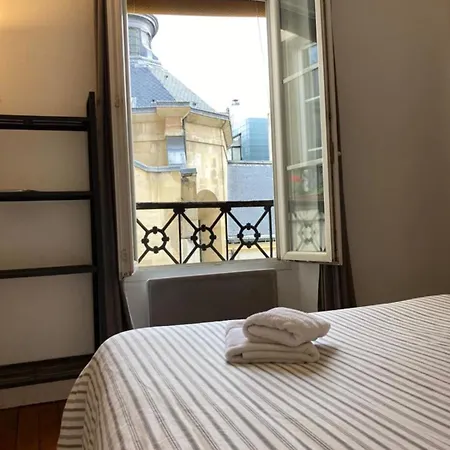 37m At 2 Steps From The Place Des Vosges