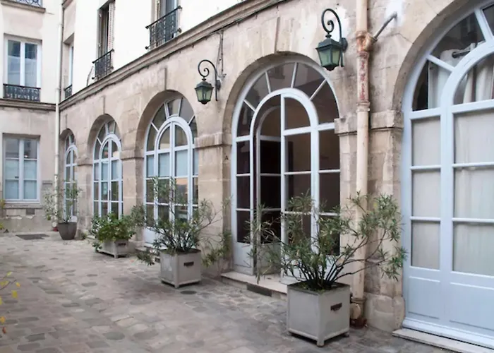 37m At 2 Steps From The Place Des Vosges